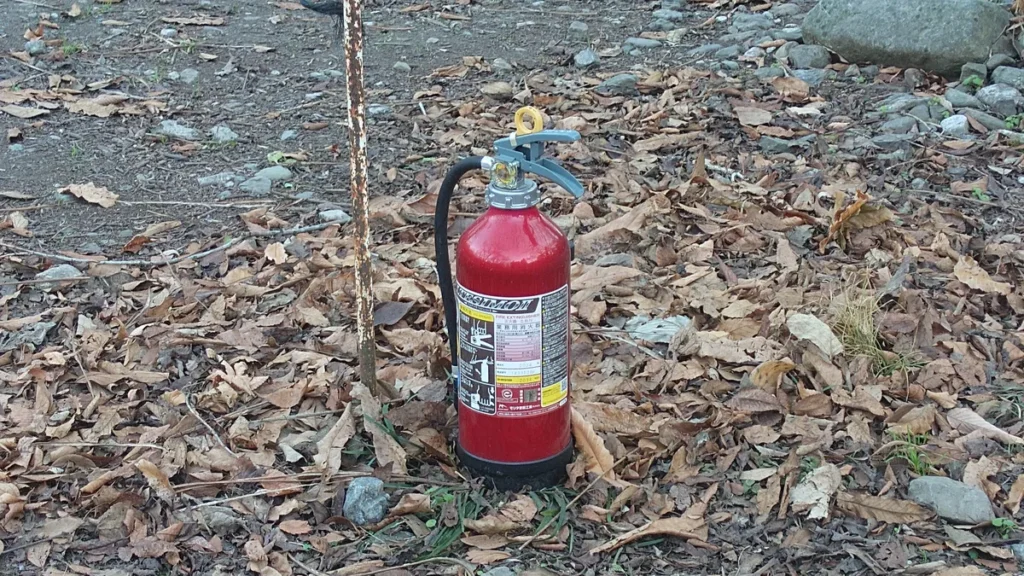 武甲キャンプ場林間サイト消火器