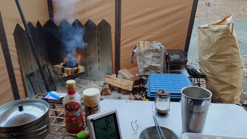 焚き火を肴に一人飲み