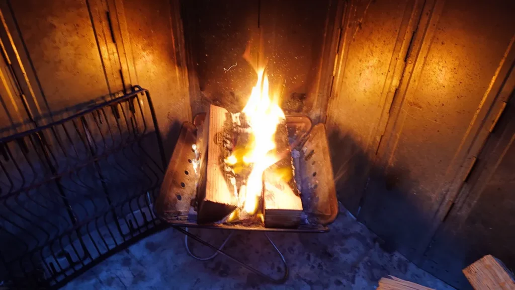 焚き火燃える集成材