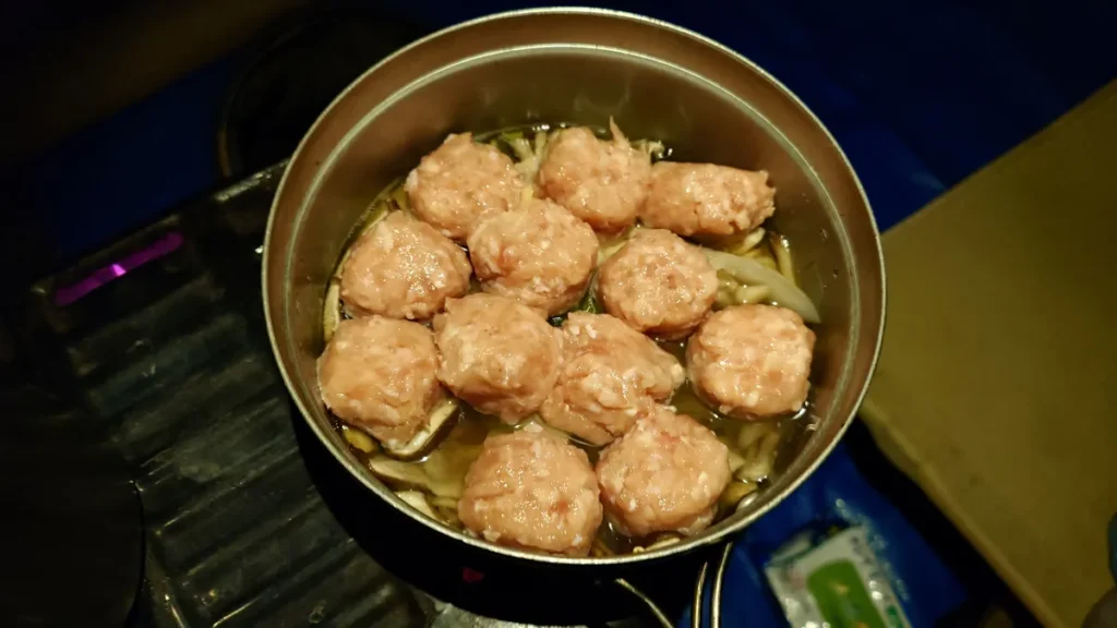 つみれを投入した鍋