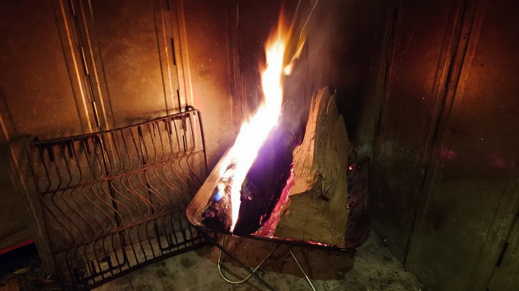 焚き火巨大薪投入その3