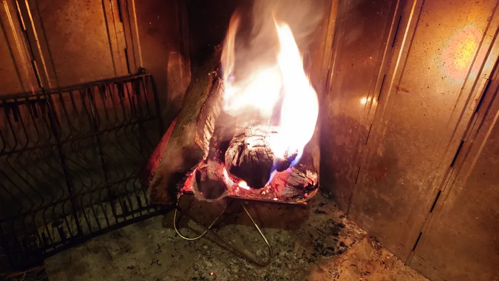 焚き火巨大薪大炎上