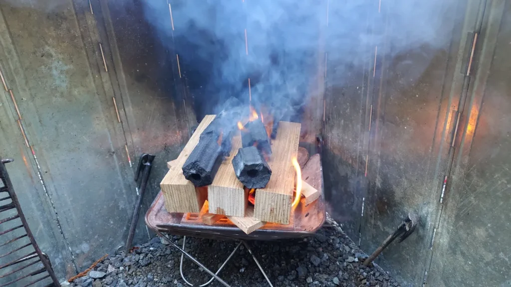 焚火でオガ炭に着火