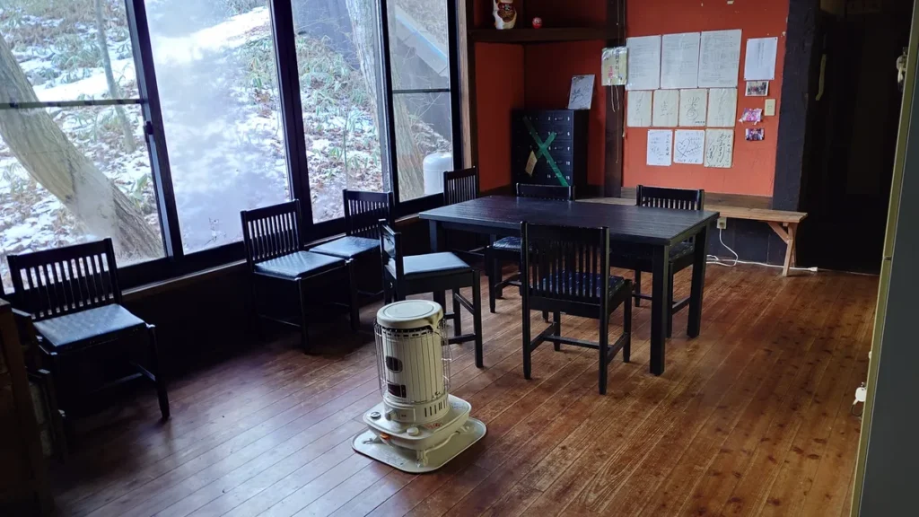 御所平温泉かくれの湯待合室