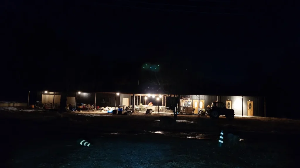 campfieldかくれの郷夜の管理棟