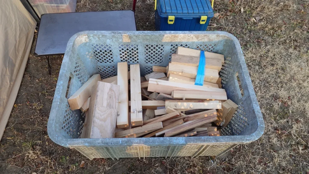 不揃いなきれっぱしの薪