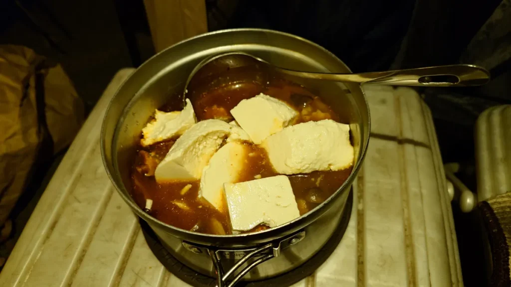 スンドゥブに豆腐投入