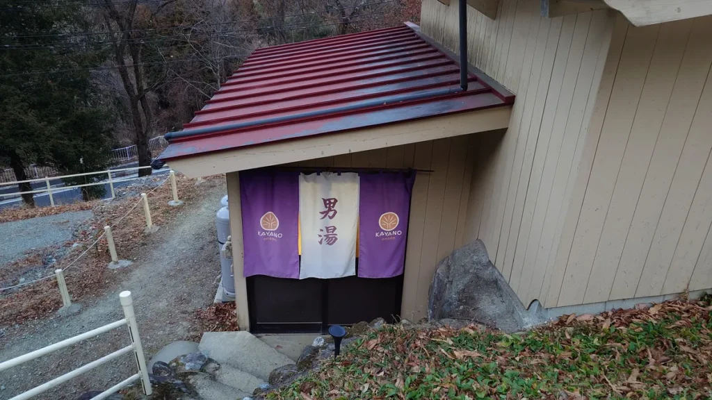 KAYANOcampground岩風呂男湯入り口