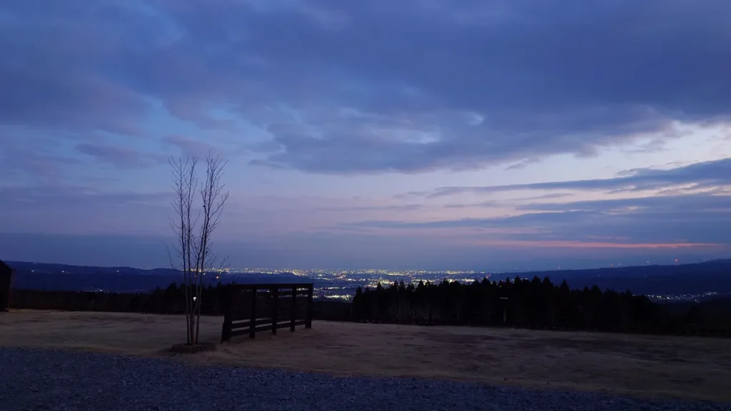 暗くなり浮かび上がる夜景
