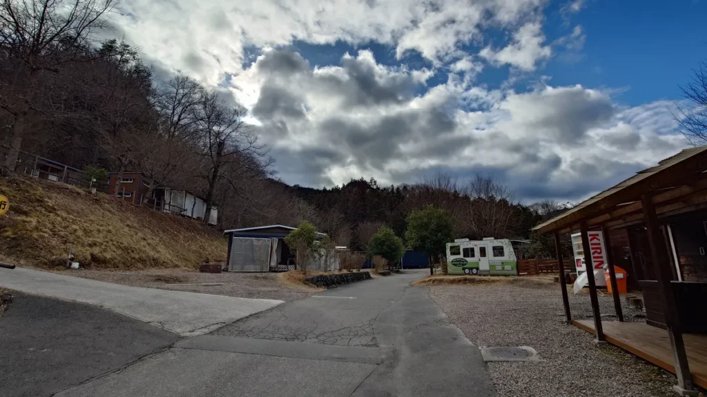 満願ビレッジオートキャンプ場管理棟周辺