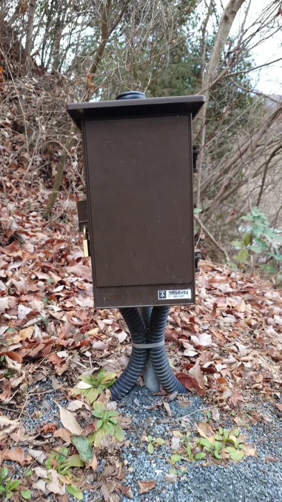 満願ビレッジオートキャンプ場テントサイトの電源ボックス