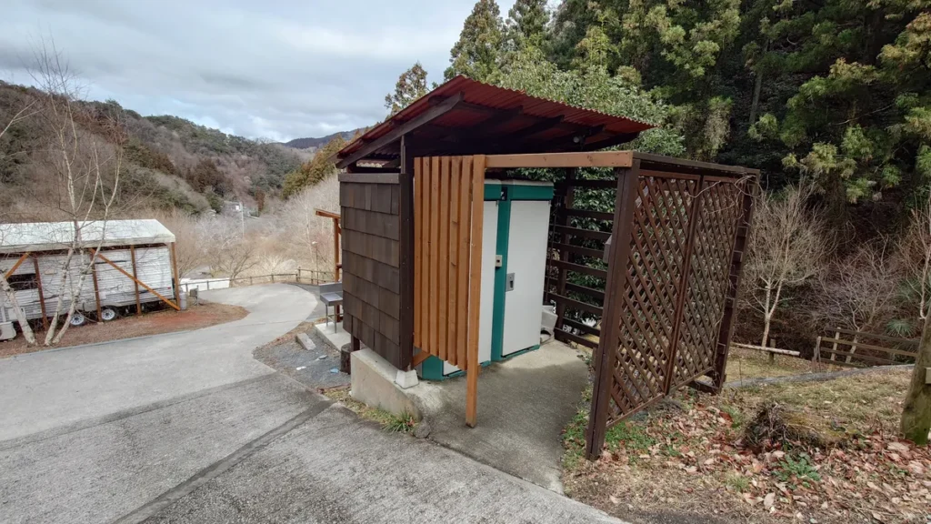 満願ビレッジオートキャンプ場、テントサイト最寄りのサニタリー