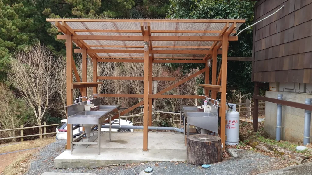 満願ビレッジオートキャンプ場、テントサイト最寄りの炊事場