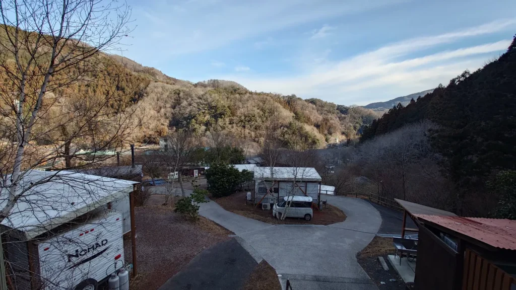 満願ビレッジオートキャンプ場、テントサイトから見下ろした風景
