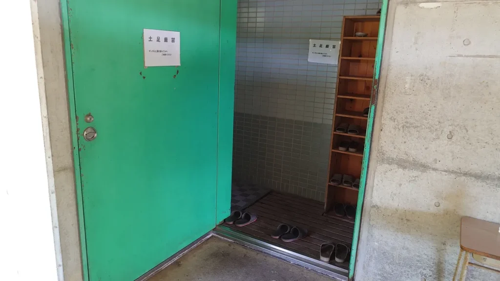 バラギ高原キャンプ場トイレ入り口