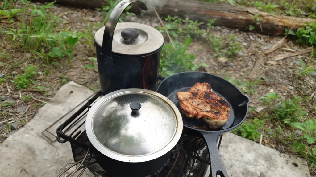 焚火で朝食の準備