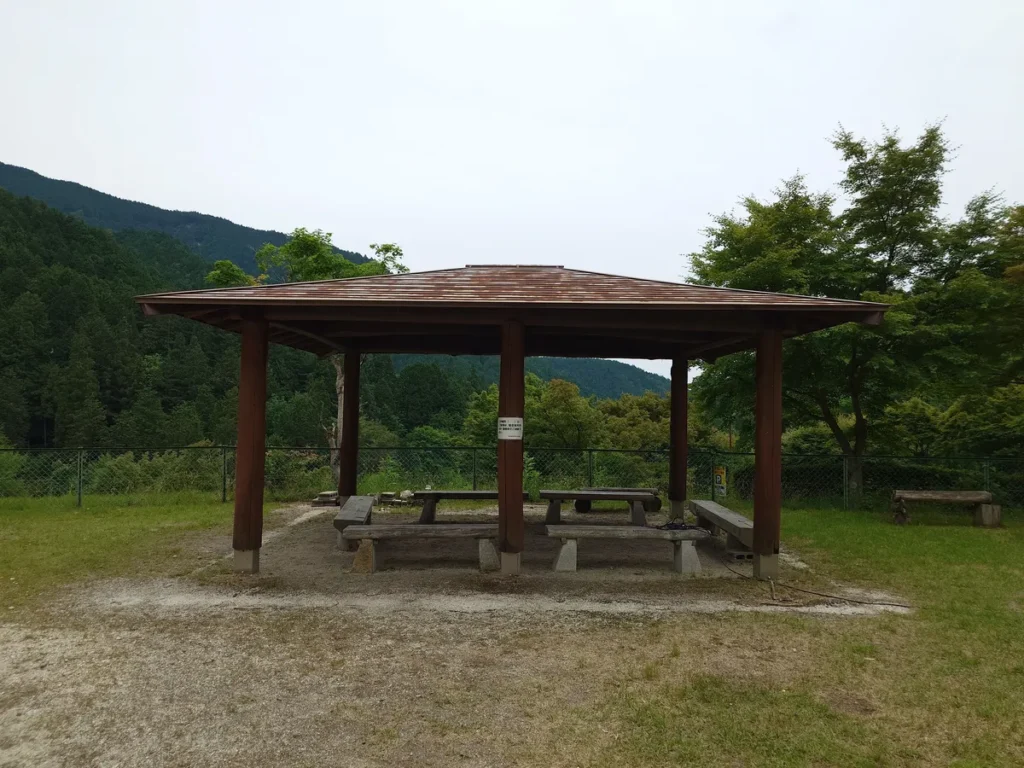 竜神の滝キャンプ場センターグラウンド東屋
