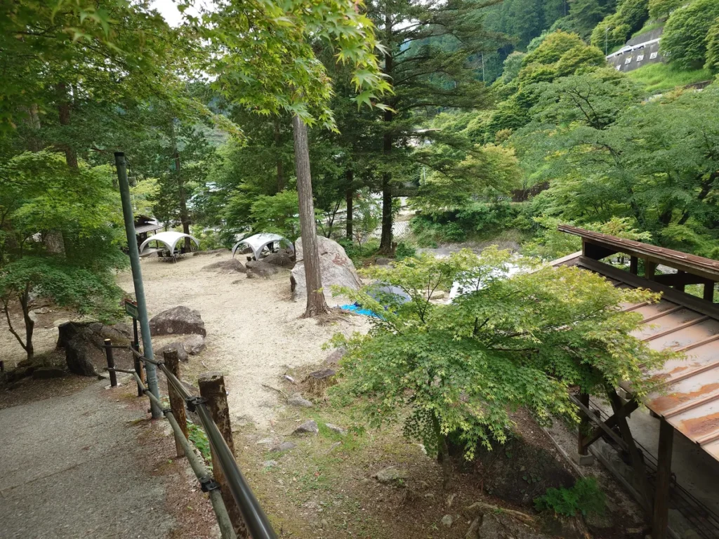 竜神の滝キャンプ場BBQ場