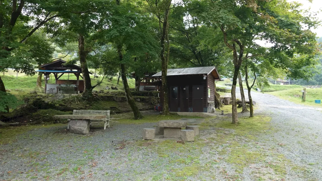 釣り場恵比寿キャンプエリア中層部のトイレ