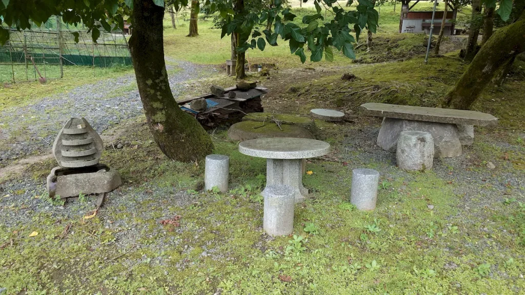 釣り場恵比寿キャンプエリア中層部のトイレ周辺