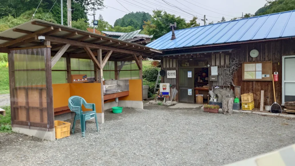 釣り場恵比寿の管理棟前にある魚のワタ処理専用シンク