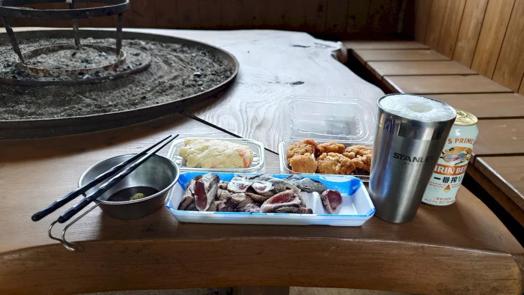 お惣菜と缶ビールでの口開け