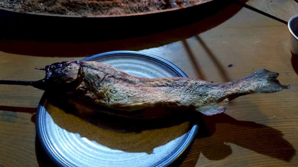 焼きあがったマスの塩焼き